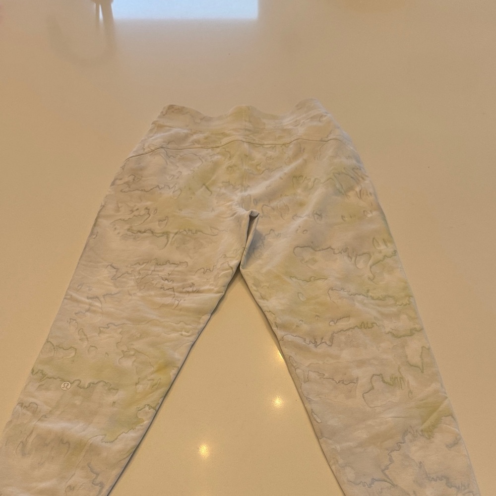 Lululemon light green and light blue women’s jogger pant - Picture 2 of 3